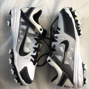 women’s softball cleats